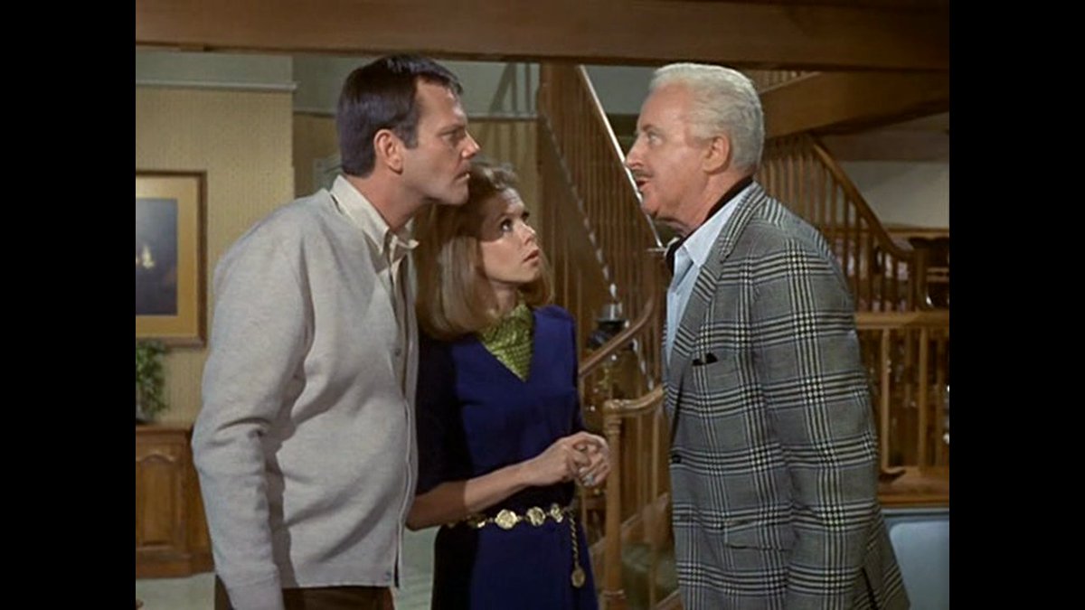 UKNoContextTV's tweet photo. What is going on in this frame of #Bewitched? [6.13593@1178s] #NoContextTV #ABCUS https://t.co/qzYJQJoOpF