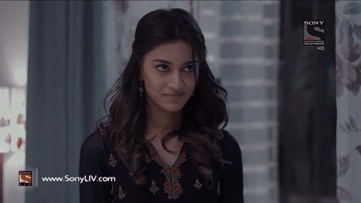 _Lazy_being's tweet photo. still can't believe how seeing dev laugh and cry for the first time left sona speechless and spellbinded. days passed but his laughter, his tears and his words, stayed with her 🤎

#krpkab | #devakshi https://t.co/FU8DnD58ap