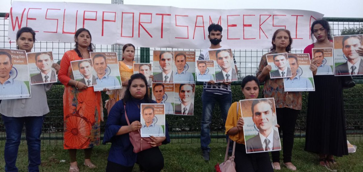 HeenaParnani's tweet photo. Kolkata Warriors stand in solidarity with #SameerWankhede sir always. Our Nation is blessed &amp; proud to have a super hero like Him. Whole heartedly, we support Sameer Sir! 🙏🏻

Kolkata 4 Sameer Wankhede

@KrantiRedkar ma'am @narcoticsbureau @dg_ncb @PMOIndia @HMOIndia https://t.co/DNx55CZycT