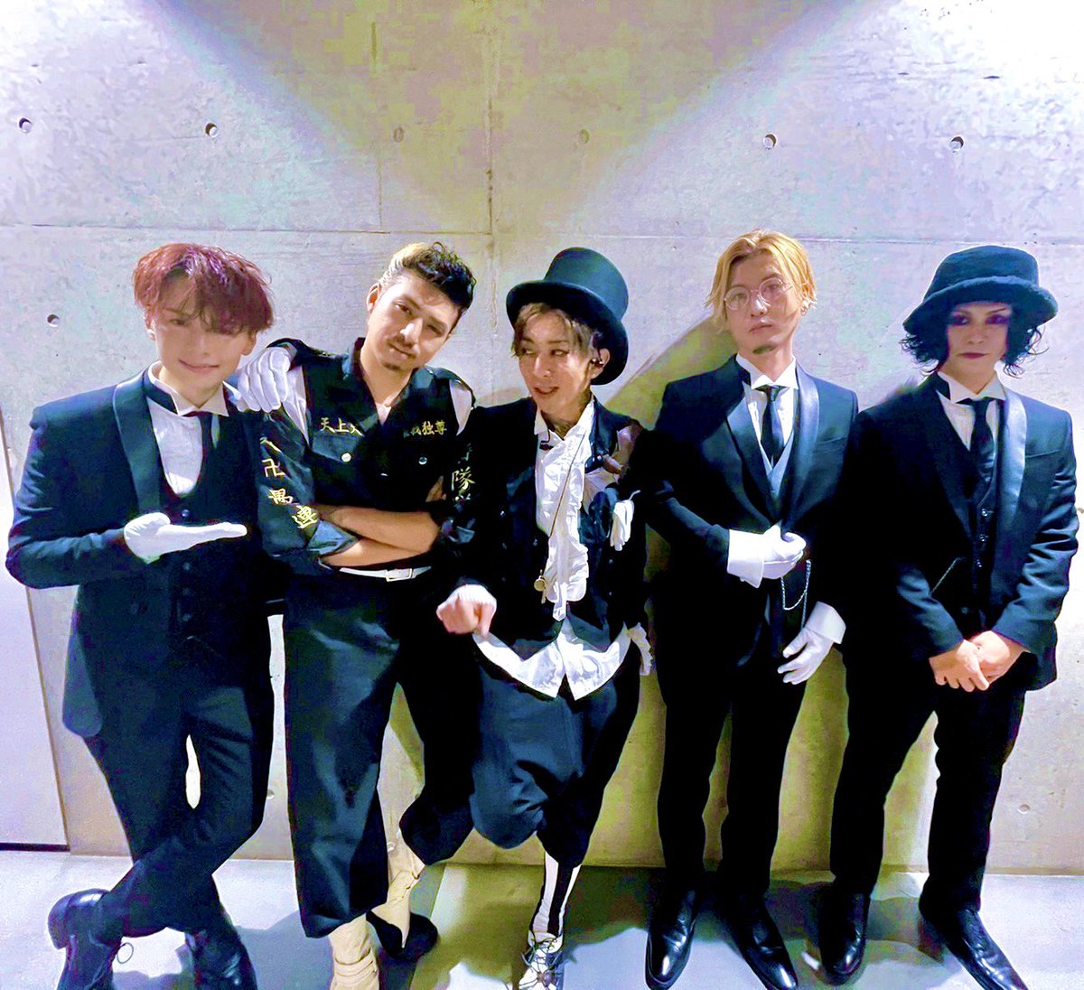 Wanidrums Ash Da Hero S Tweet 黑ミサ21 Halloween Day2 素敵なハロウィンでした 初めて執事の仮装をしたのですが 意外と良い感じでビックリした そしてash Da Heroとして演奏する機会をくださったhydeさんに改めて感謝を ありがとうございました