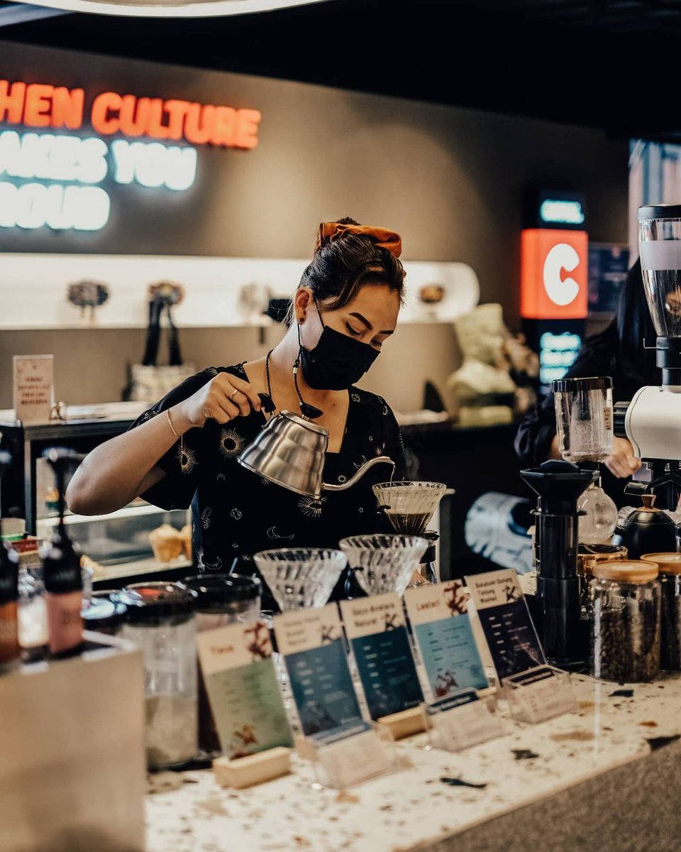 MeetYourBarista's tweet photo. It's all about coffee and philosophy at this cool coffee shop ☕
📸 by hey.boooy
#caffeine #coffeelover #coffeetime https://t.co/npDi11NrYB