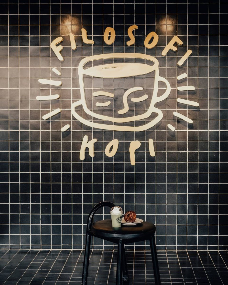 MeetYourBarista's tweet photo. It's all about coffee and philosophy at this cool coffee shop ☕
📸 by hey.boooy
#caffeine #coffeelover #coffeetime https://t.co/npDi11NrYB