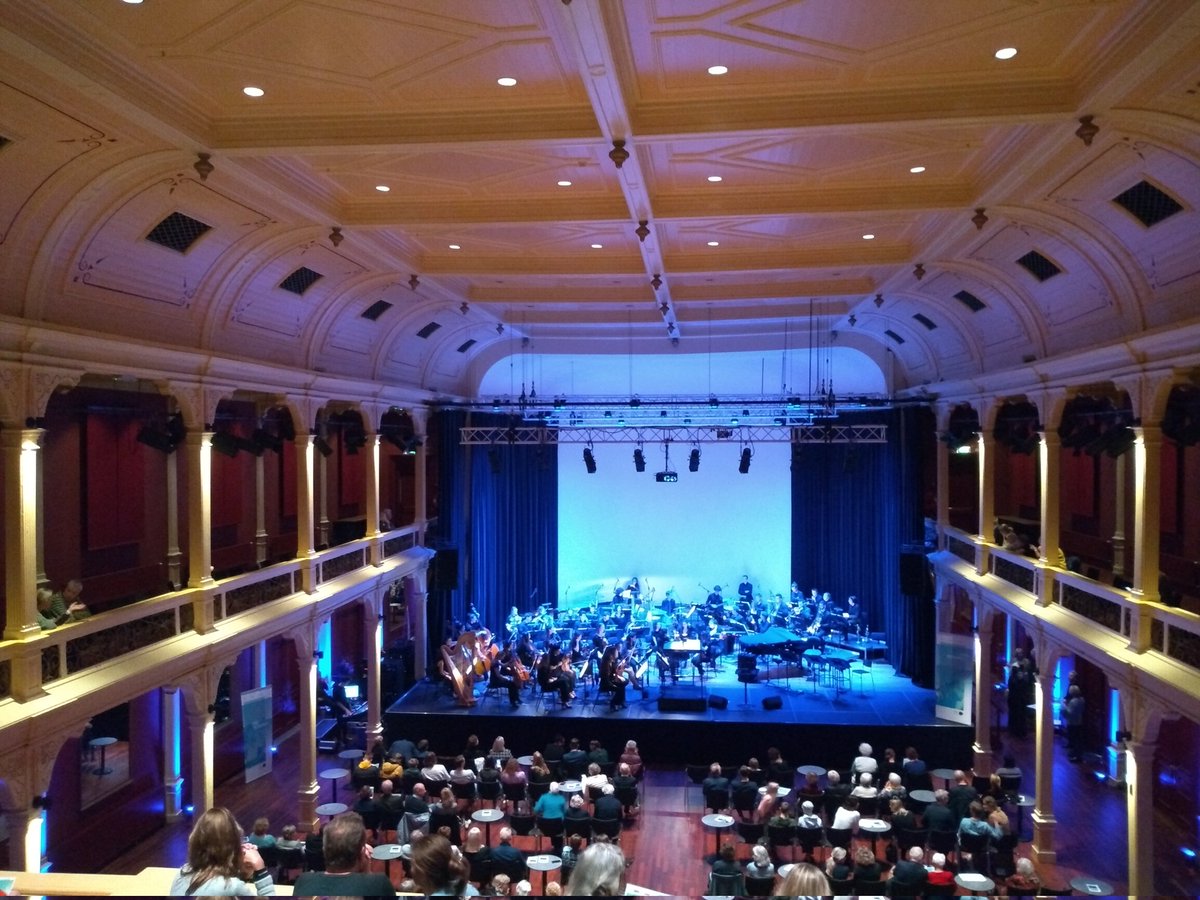 De afsluiting van het #erfgoedfestival in de <a href="/Hanzehof/">Theater Hanzehof & Buitensociëteit</a> is begonnen, met het concert Higher Ground van Jong Metropole!