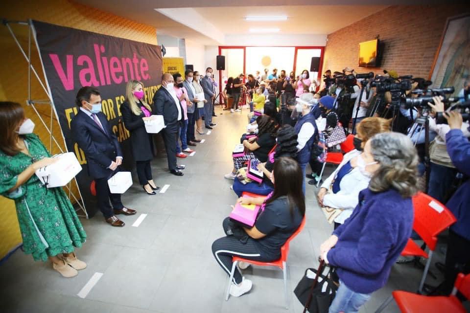 NARIZROJAAC's tweet photo. @EnriqueAlfaroR nos compartió buenas noticias para Jalisco en la lucha contra el cáncer : Se retoma la construcción del nuevo instituto de Cancerologia de Jalisco , llegada de equipo de radioterapia , incremento en apoyo para pacientes con cáncer , gracias por ser #Valiente ✌🏻🇲🇽 https://t.co/Kyw6yI7ks6