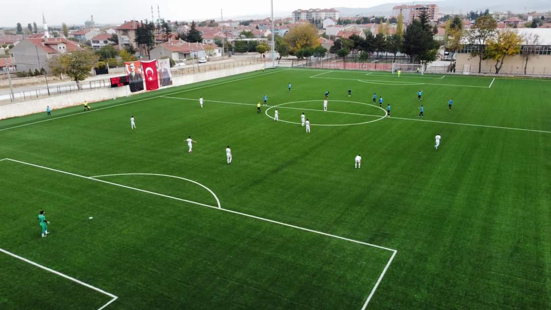 serkankoyuncu03's tweet photo. Yenilenen Emirdağ Stadyumunda Lige Güzel bir başlangıç yaparak ilk rakibini 7-2 mağlup eden Emirdağ Sporumuzu ve taraftarımızı tebrik ederim. Size şampiyonluk yakışır tebrikler çocuklar… https://t.co/qk6GIBaWVG