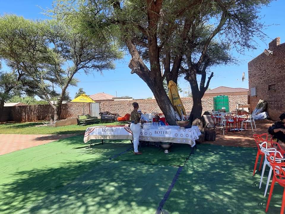 BoteboWines's tweet photo. Botebo Wine tasting at Mama B's Lifestyle Lounge - Pampierstad .... 🍾🥂 https://t.co/dgeHLqgTGd