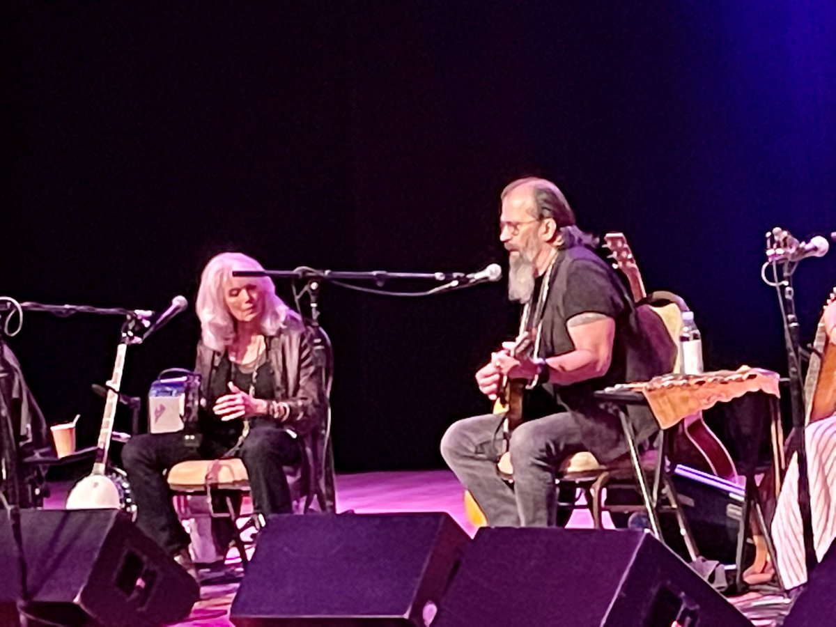 Really felt privileged to catch the final night of the Lantern Tour, benefiting the Women’s Refugee Commission. (women’s refugee commission.org).
Emmylou Harris and Steve Earle were the headliners, but every performer was tremendous. #thelanterntour