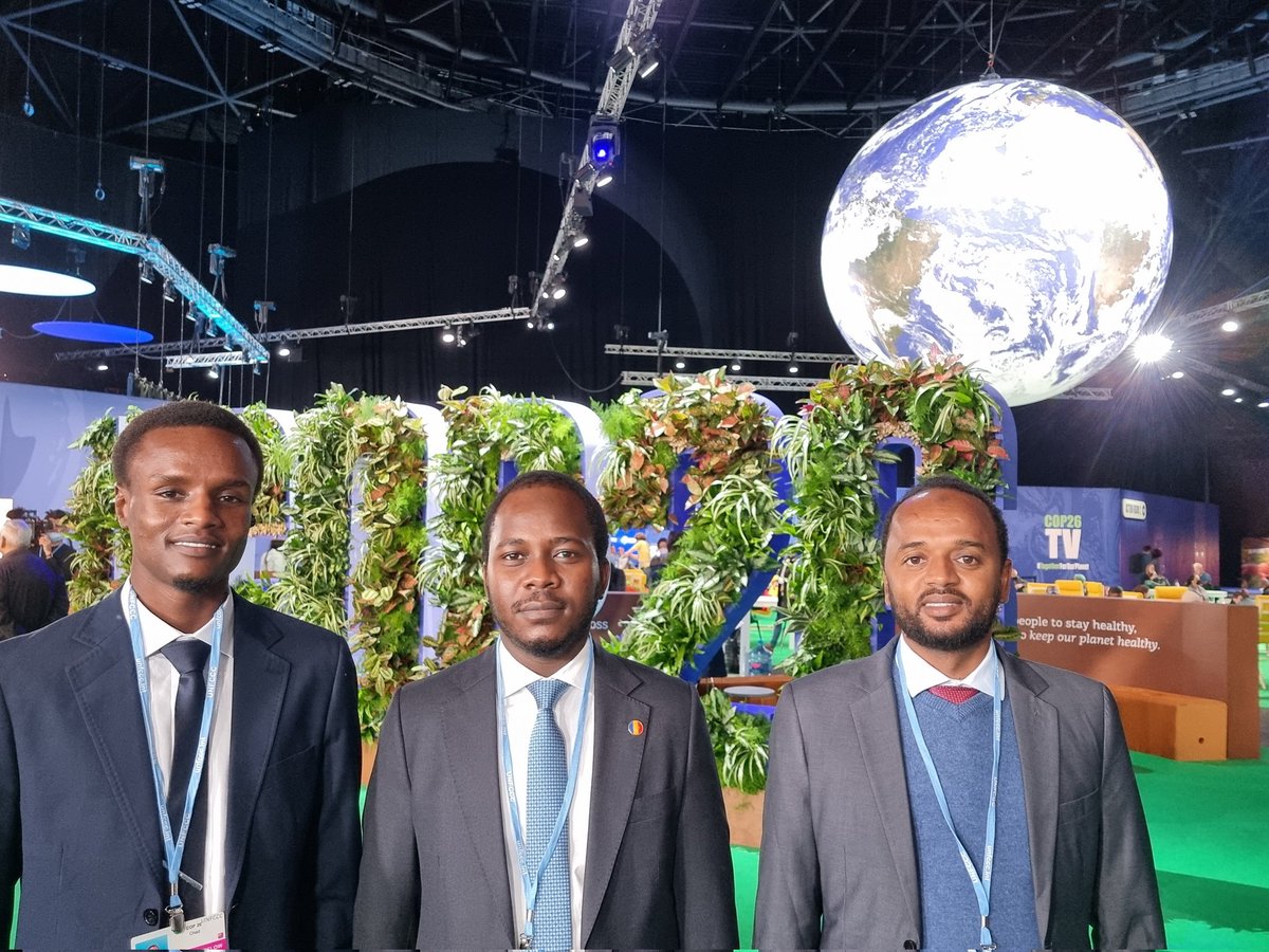 DrHassane90's tweet photo. 𝗖𝗢𝗣26_𝗚𝗹𝗮𝘀𝗴𝗼𝘄_𝗨𝗞

Today we arrived to the Scottish Event Campus to represent our country 🇹🇩 and present our projects to the world 🌎 and fight against the climate change. 

#WeStandWithThePlanet
#future_team_tchad 
#COP26 
@MMatthewsFCDO 
@GretaThunberg 
@Cherif_MZ https://t.co/mngAG84CBx
