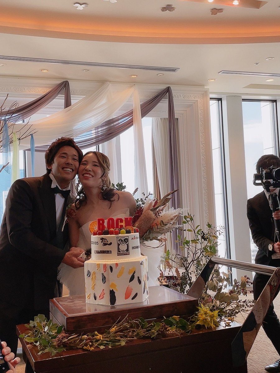 ELLE_bn's tweet photo. 結婚式めちゃめちゃ楽しかった！！！！！
楽しすぎて一瞬で終わったからもっかいやりたい！！！！😆
あと、ケーキ可愛すぎんか！！！！！😆 https://t.co/VoQdx1Hzls