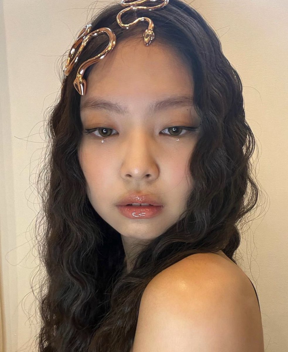 dirtchive's tweet photo. jennie kim https://t.co/AuUjCUndOe