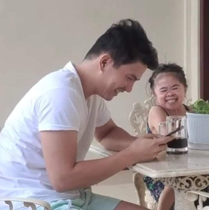 its_khelly's tweet photo. The best thing to hold onto in life is each other.
#MygzRememberingMahalOnTBATS https://t.co/yxCpFpXcHv