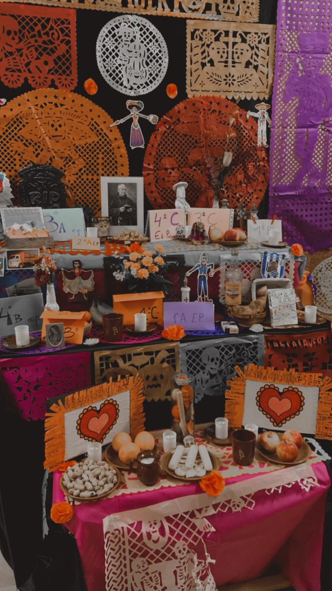 luliotor's tweet photo. Nuestros niños de Infantil y Primaria llevan sus ofrendas al "altar de muertos" para, recordar con cariño a sus seres queridos que les cuidan desde el cielo. https://t.co/RL6AgfNNOq