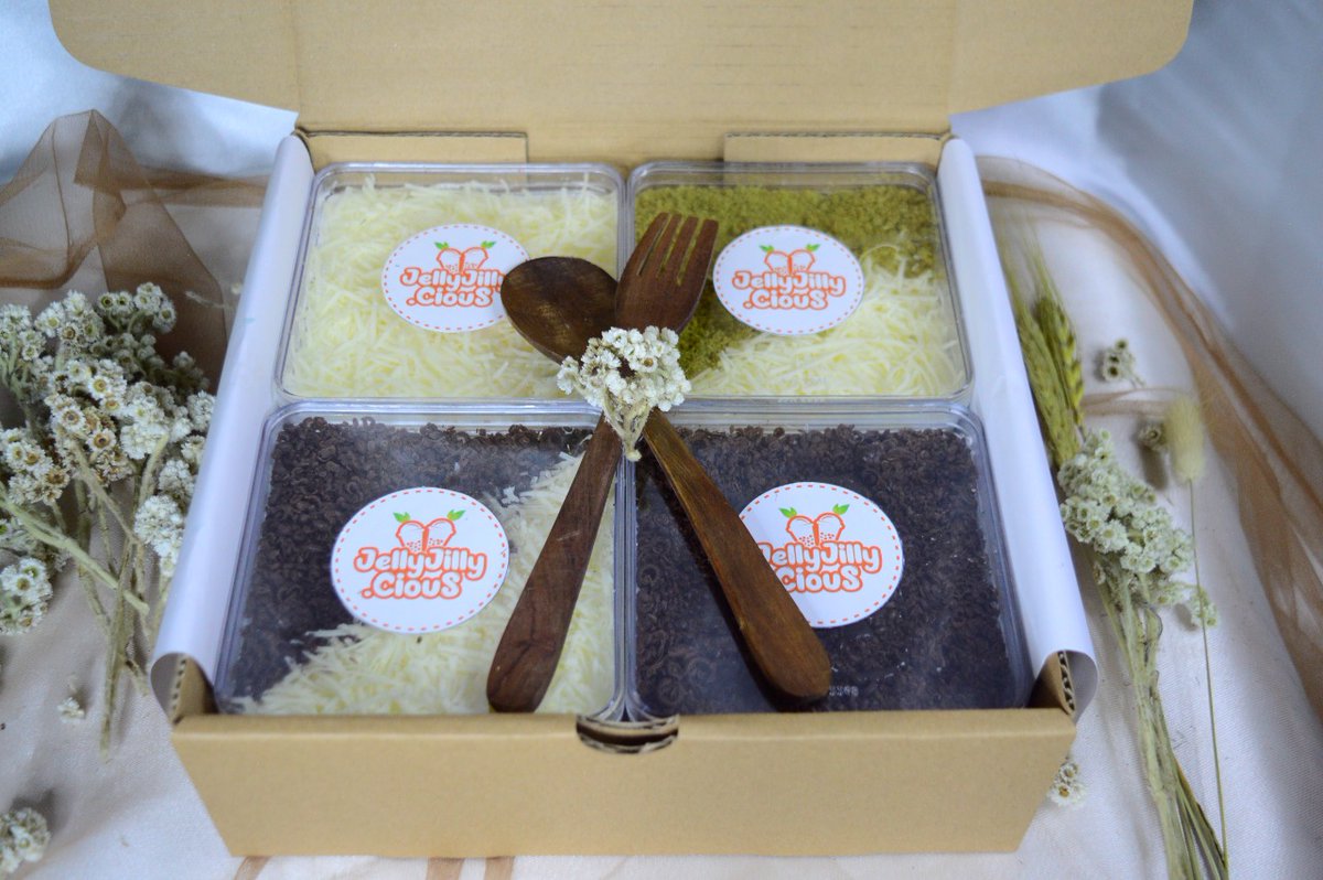 JellyJilly_1's tweet image. Varian terbaru dari JellyJilly.cious yaitu desert box, dengan berbagai varian rasa dan toping serta kemasan yg estetic, yukkk kepoinn, harga murce bgt sisss #desertbox #ExpoSurabaya #exposolo