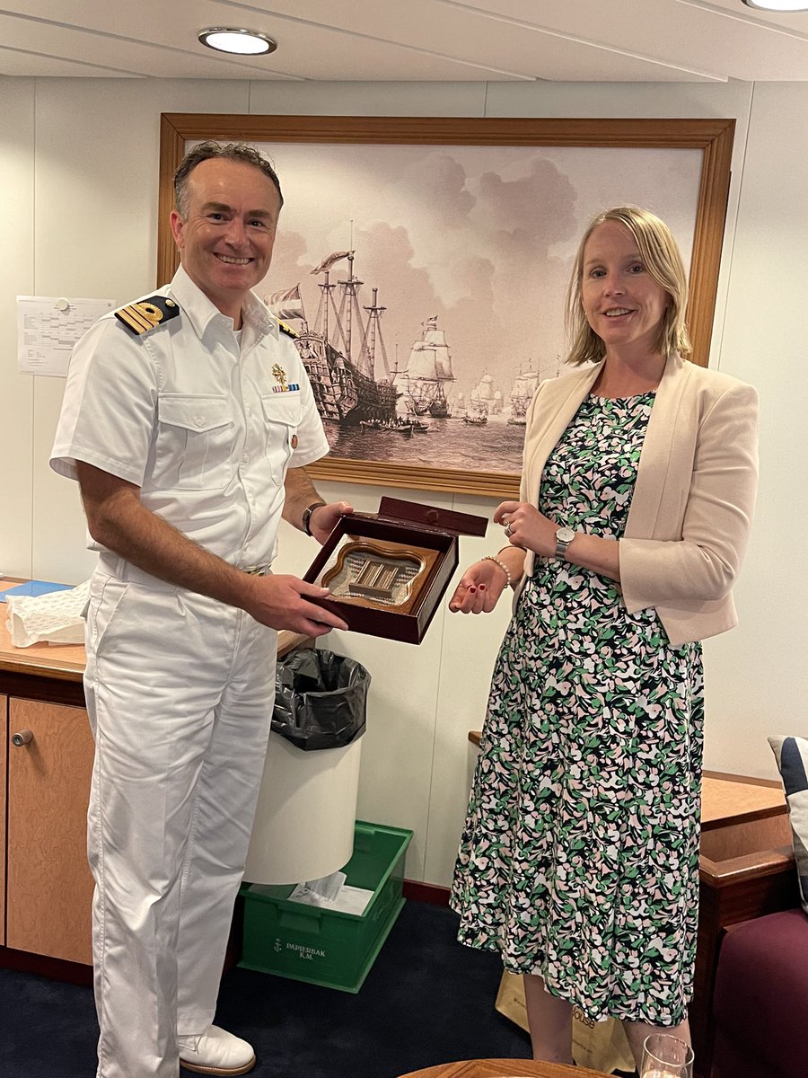 KlothStella's tweet photo. Welcome Commander Rick Ongering and crew @HNLMS_Evertsen to Muscat! #nlinoman @kon_marine https://t.co/dEvjkv46eS
