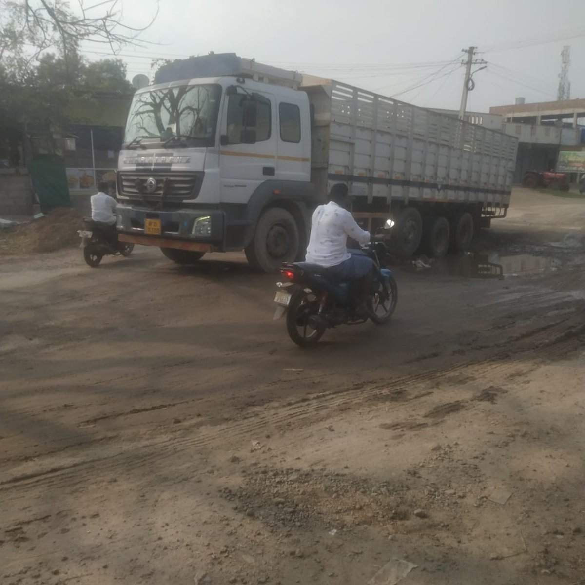 JuluriCharith's tweet photo. Attn Road damage between Durajpally and Garidepally #Suryapet
@KTRTRS
@jagadishTRS
@TRSSaidireddy @VPRTRS @CollectorSRPT please look into it sir
@VijayGopal_ @ActivistTeja @vinay_vangala @Rakhs2009 @HiHyderabad @SrinivasBellam @shanthchandra https://t.co/iMwHtSzs7L