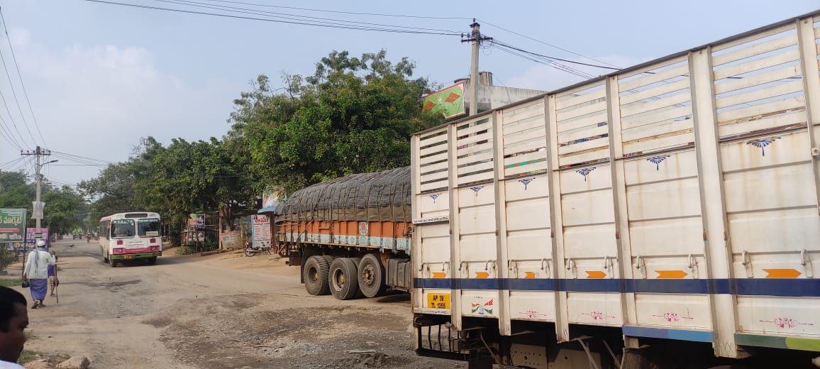 JuluriCharith's tweet photo. Attn Road damage between Durajpally and Garidepally #Suryapet
@KTRTRS
@jagadishTRS
@TRSSaidireddy @VPRTRS @CollectorSRPT please look into it sir
@VijayGopal_ @ActivistTeja @vinay_vangala @Rakhs2009 @HiHyderabad @SrinivasBellam @shanthchandra https://t.co/iMwHtSzs7L