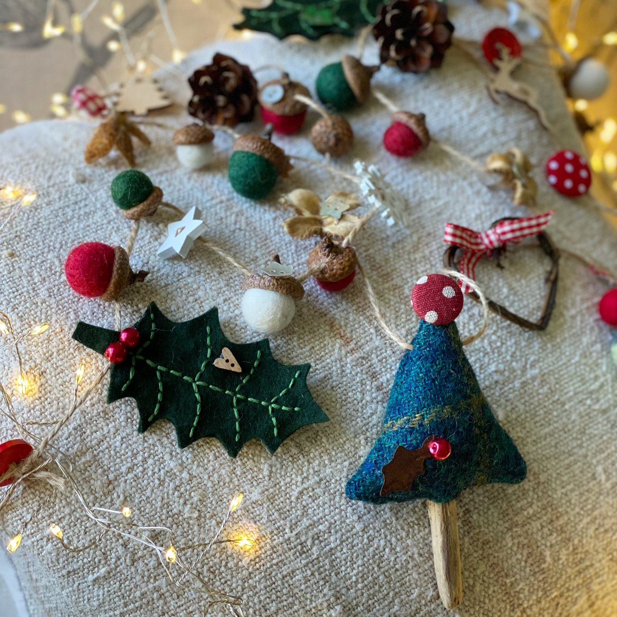 WildandWool's tweet photo. Jolly is a heart melter and is flushed from playing in the snow. He and his #Harristweed tree are part of a #Christmasgarland made by hand with #sustainablewool and natural elements
#choosewool #eachoneunique #snowman #needlefelted #madeinBath https://t.co/0H7tbubSVK