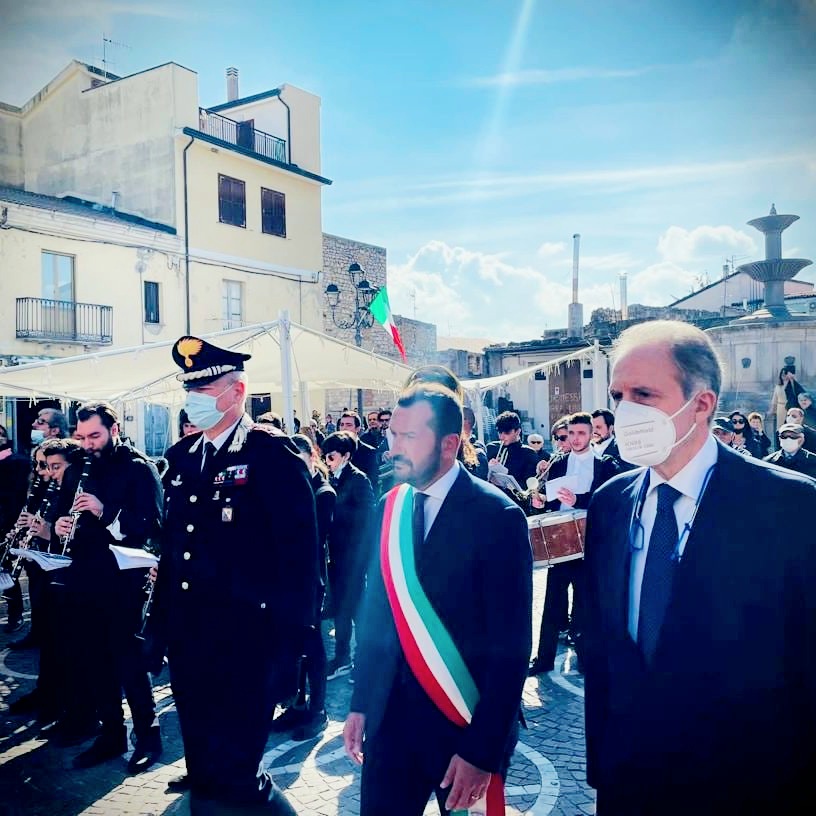 VitoBardi's tweet photo. Buona domenica da #Tolve, dove con il Sindaco @PepePasquale1 abbiamo celebrato il Milite Ignoto.
Poi un cordiale saluto a don Francesco presso la bellissima Casa del Pellegrino. https://t.co/c8VH3a0odP