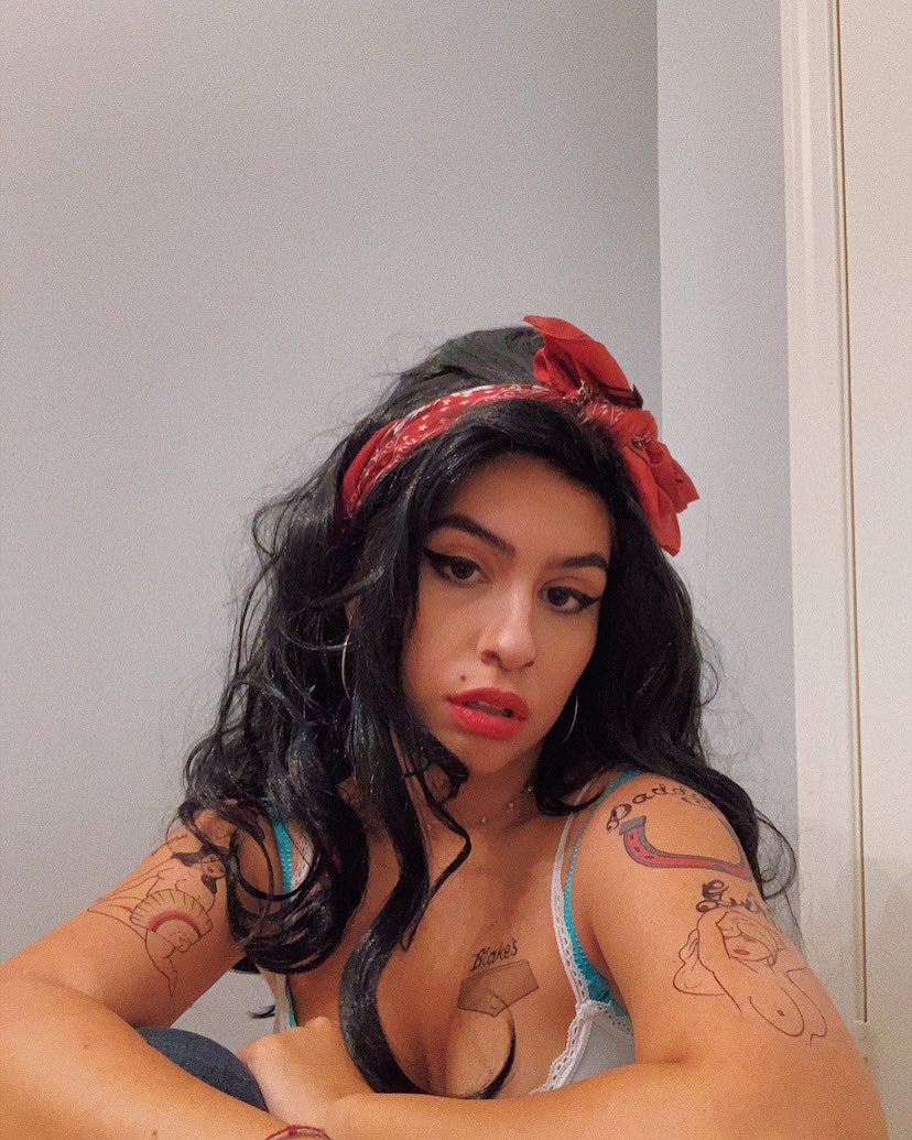 alessiacara's tweet photo. amy 🎃 https://t.co/z9i3OhXlVd