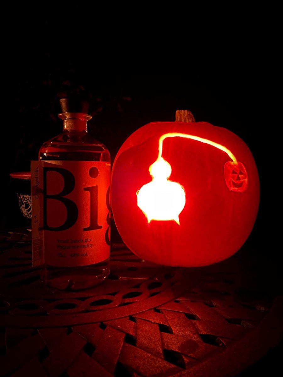 biggargin's tweet photo. Wishing you all a happy #Halloween We have been celebrating with a mulled cider made using our #caskaged #scottishgin the perfect #autumn drink to warm you up. Head over to our website or our Instagram or Facebook feeds for the recipe https://t.co/Hmov0ohNTU https://t.co/TgrKkDJSfH