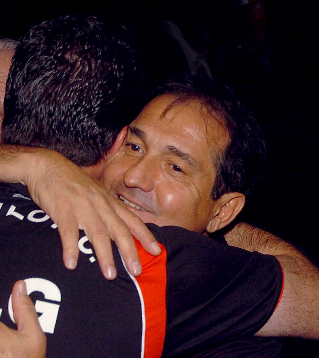 SaoPauloFC's tweet photo. Esse abraço e esse sorriso! ❤️

#VamosSãoPaulo 🇾🇪 https://t.co/JQcdlreB1J