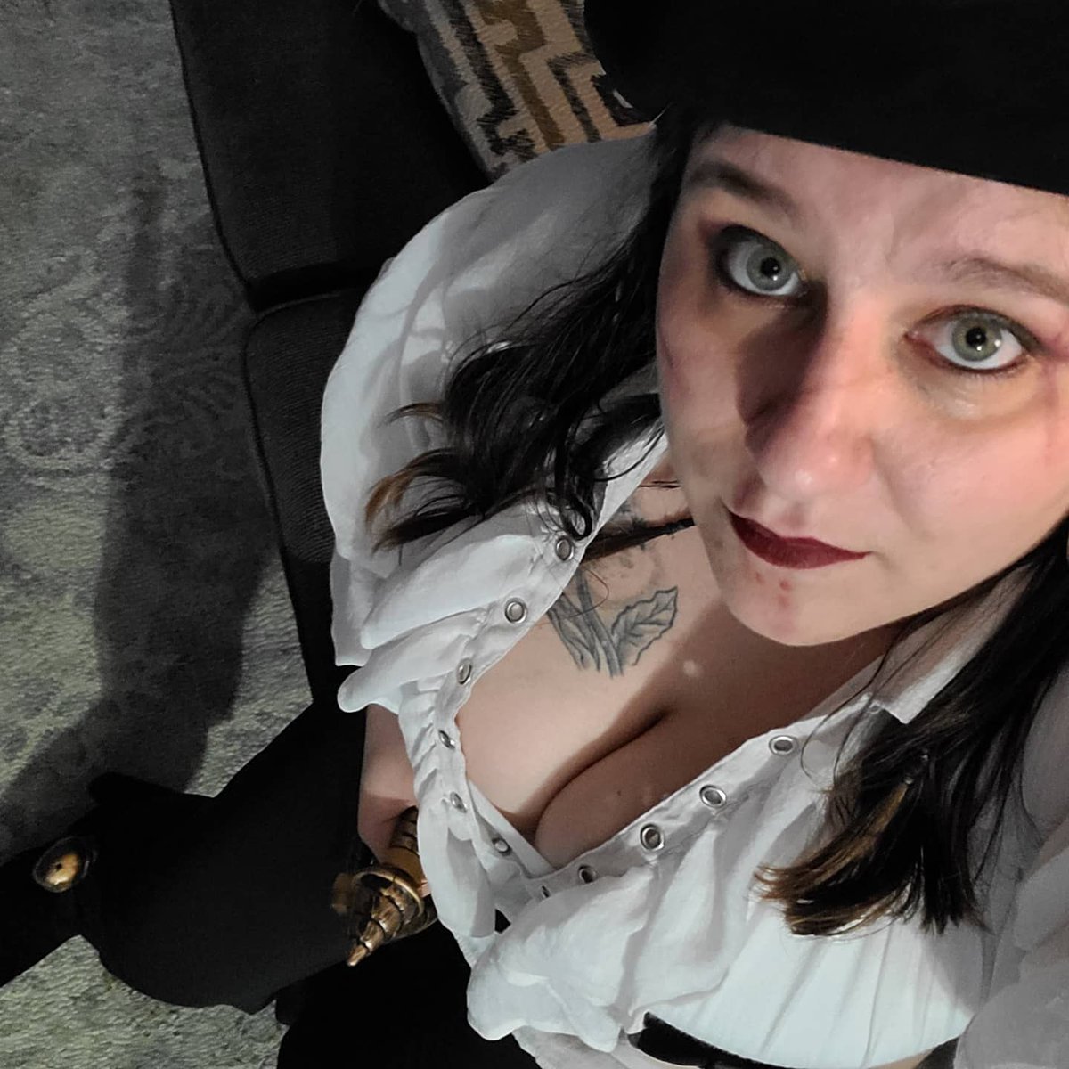 SteampunkDallas's tweet photo. Happy Halloween and Samhain Blessings, gang!
Featuring (thankfully still existing) stage makeup skills, lol. https://t.co/F7ghihsJZ7