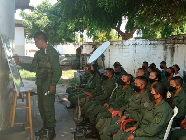 ejercito_ve's tweet photo. 📢 #Entérate || Cumpliendo instrucciones del MG @FelixOsorioG, Cmdte Gral de este componente, la @tic_direccion realizó ejercicio de comunicaciones IBARRA I 2021 con la finalidad de adiestrar, organizar y conducir al personal de comunicaciones e informática de este componente. https://t.co/BsRKvQYb6A