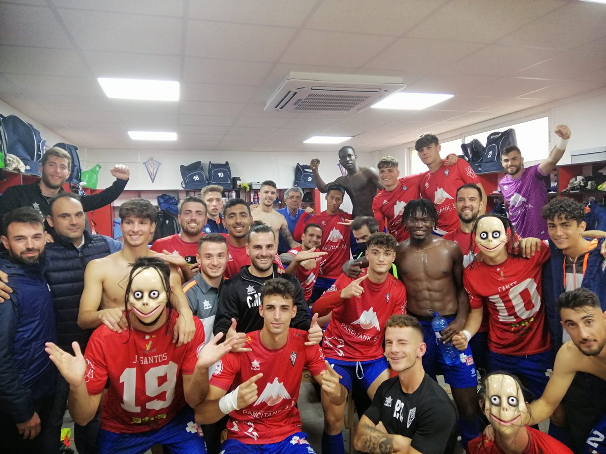 CPVillarrobledo's tweet photo. ‼️Más líderes‼️

Sois muy grandes‼️

No dejais de sorprendernos‼️

 Cuanto nos estáis haciendo disfrutar‼️

Enhorabuena plantilla, cuerpo técnico, direccion deportiva, directiva y afición‼️

#juntosmasfuertes
#yosoydelCP https://t.co/lb1lsWSUSW