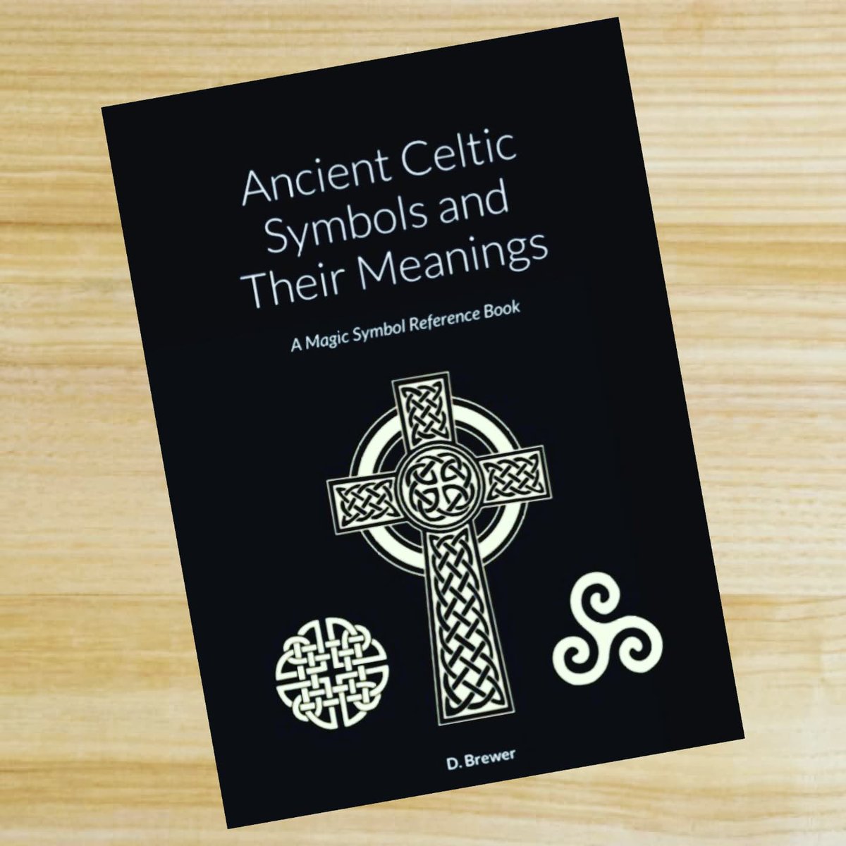 PoetryTreasure's tweet photo. My latest book! Released just in time for Samhain and Ngetal 🍂 on Amazon etc in a couple of weeks. DM me if you'd like to purchase an earlier copy.

#celtic #celtichistory #celticmythology #celticart #newbook #books #mythsandlegends #symbolism #symbols #magicsymbols #thecelts https://t.co/800t449CEp