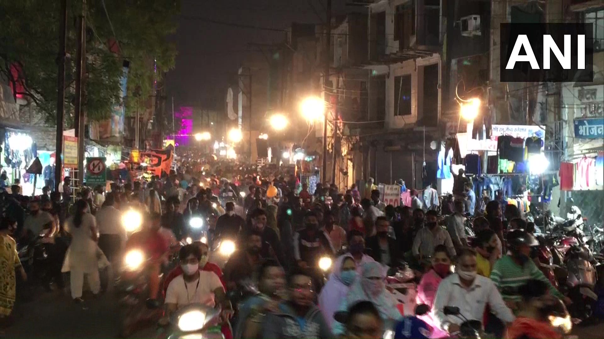 ANI on Twitter "Madhya Pradesh Heavy footfall seen at Rajwada Market