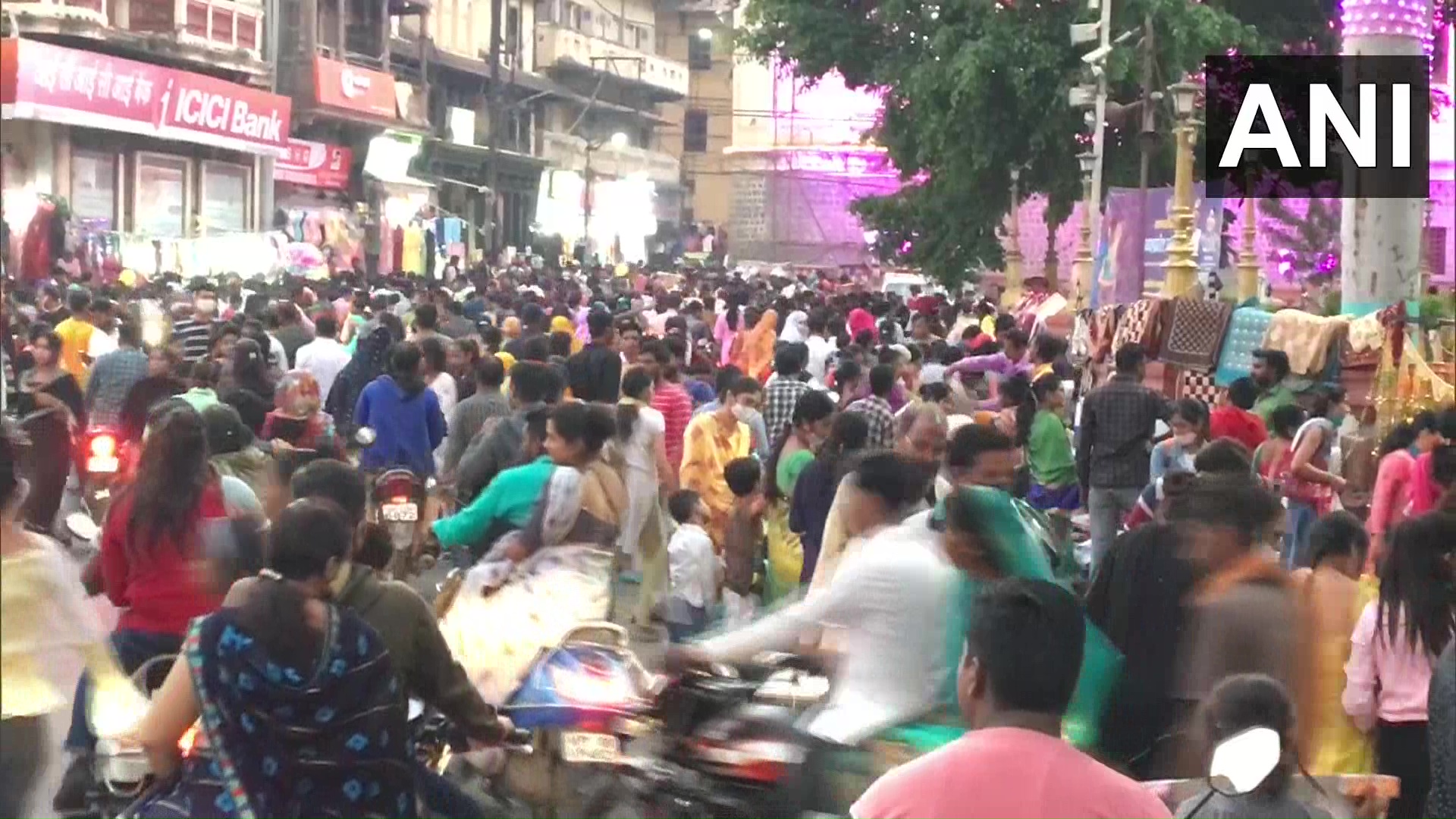 ANI on Twitter "Madhya Pradesh Heavy footfall seen at Rajwada Market