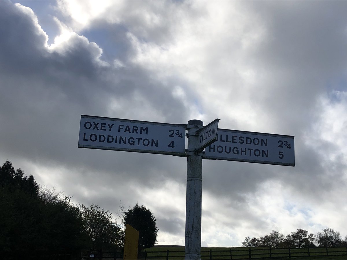 Bugh01's tweet photo. Which way? Chose the gated road route. Not quite what I had in mind but an epic bike ride nonetheless. Respect to the single speed green machine 🚲 #singlespeed #sundaybike #gotlost #alternativebikes https://t.co/KCILMihVub