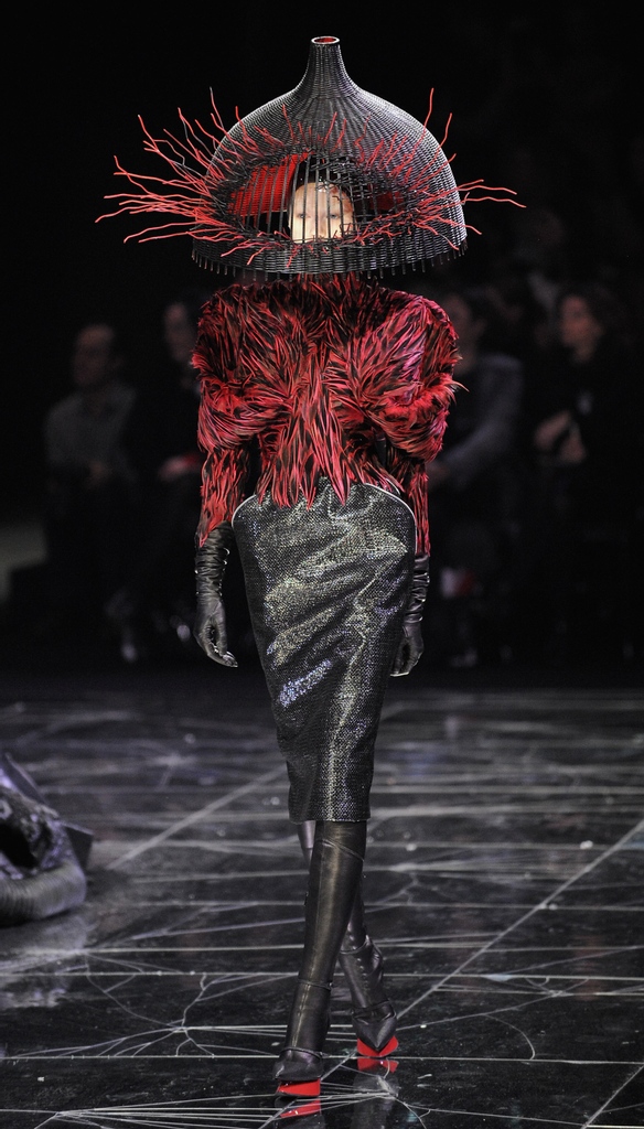 FashionWeek's tweet photo. Happy Halloween 🦇 Channeling all of the mystical vibes of the A/W 2009 #AlexanderMcQueen #PFW runway today. Photos via @gettyimages https://t.co/L9pDdd7neS