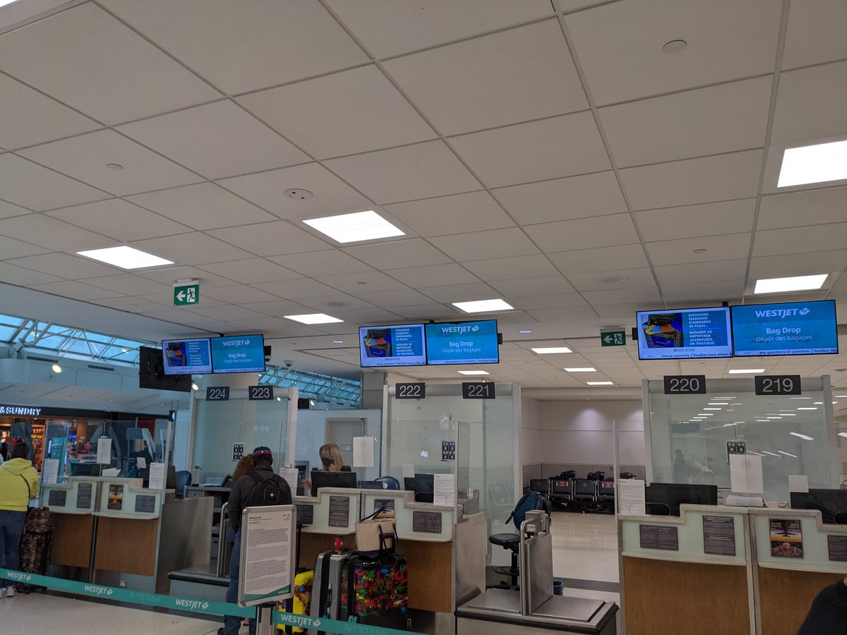ModernFraser's tweet photo. Been in line now for over half an hour... And the lineup was small. 😩

#westjet https://t.co/t98cTo565l