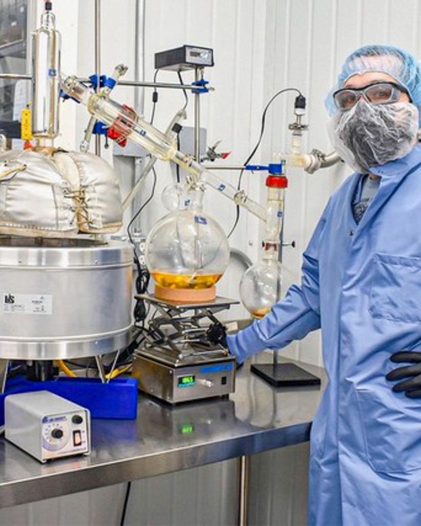 LabSociety's tweet image. Gettin&apos; in done in the lab with @heritagecbd

(REPOST)

#shortpath #shortpathdistillation #distillation #distillate #wipedfilm #extraction #labequipment #labsociety #spd #fractionaldistillation #thinfilm #extracts #concentrates #labglass #rotovap