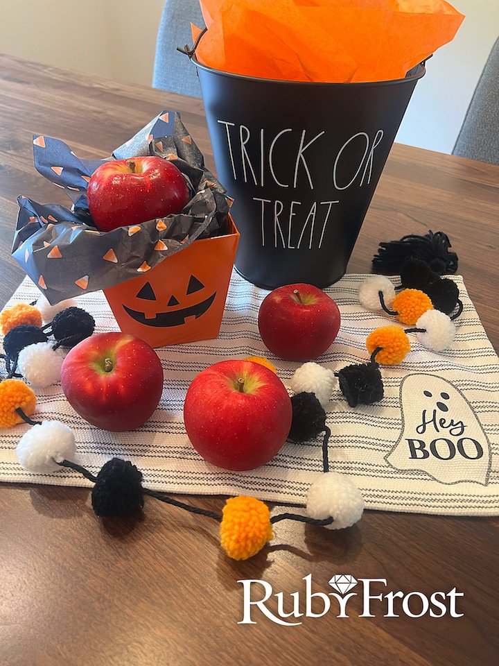 RubyFrostApple's tweet image. Spooky to the core. Happy Halloween. 

#RubyFrostApples #GrownInNY #GrowingSeason #NYApples