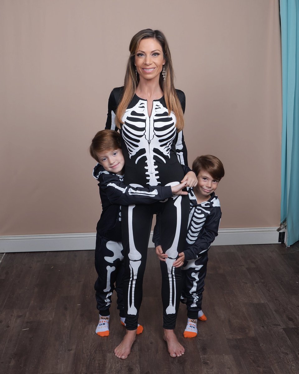 JillNicolini's tweet photo. #happyhalloween2021ππ»π·οΈ #skeletonfamily @johncena #zombieπ§ββοΈ https://t.co/SY3Beu2hEx