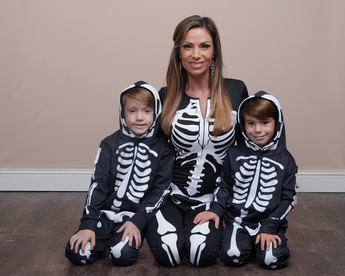 JillNicolini's tweet photo. #happyhalloween2021ππ»π·οΈ #skeletonfamily @johncena #zombieπ§ββοΈ https://t.co/SY3Beu2hEx