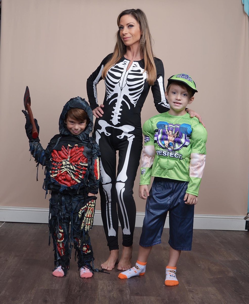 JillNicolini's tweet photo. #happyhalloween2021ππ»π·οΈ #skeletonfamily @johncena #zombieπ§ββοΈ https://t.co/SY3Beu2hEx