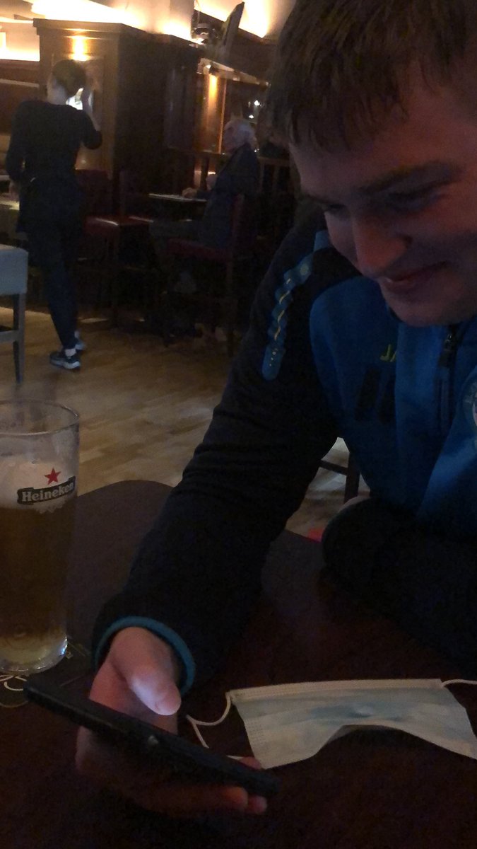 cullinco1's tweet photo. @TomOReilly6 @BlackrockColAFC @LSLLeague Francesco totti enjoying his well earned pint https://t.co/GUyC91wQAw