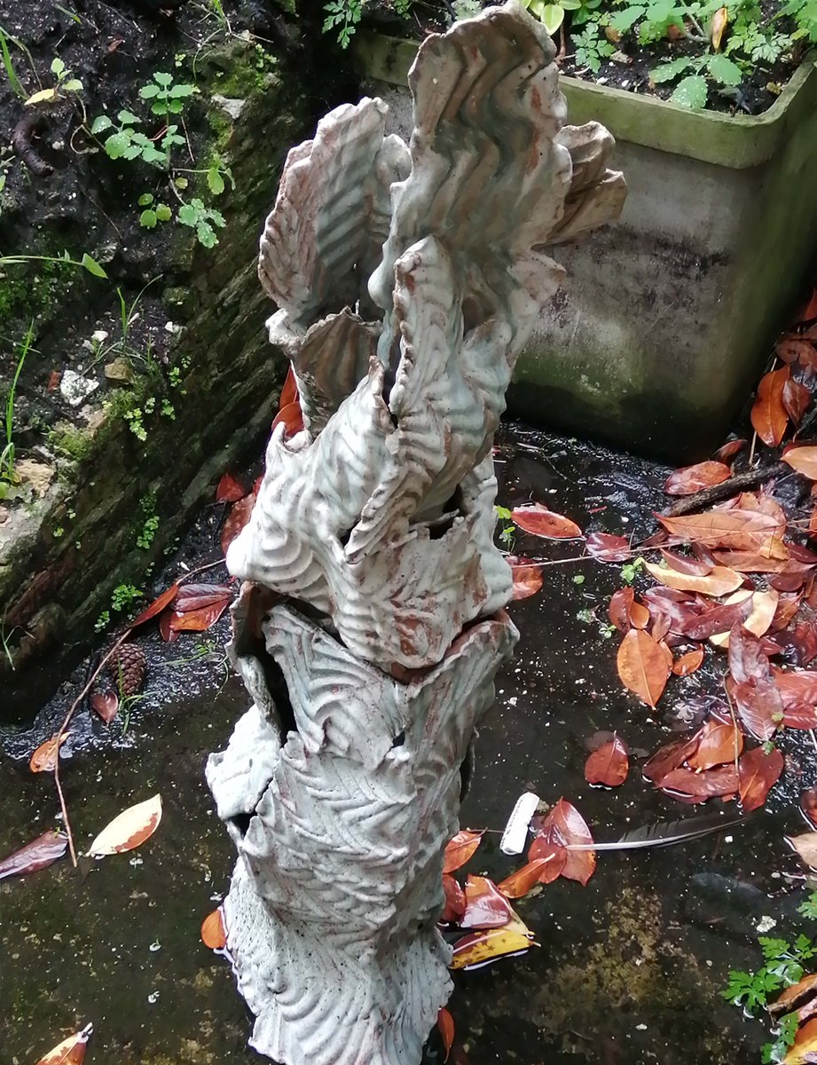 Catherine Pineau (lid van Westlands kunstenaarscollectief Wit) exposeert samen met 3 andere keramisten bij Urban RAW,         
Oog in ‘t Zeilstraat 44, Den Haag. Verlengd t/m 14 november, zaterdag en zondag 13-17 uur