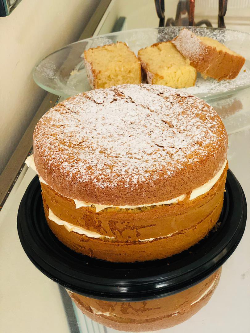 amiraselepeng's tweet photo. hey twitter fam🥺my mom sells the best caramel and vanilla cakes, i swear they almost taste like the old woolies cakes🥺please retweet and place your orders🙏🏾🤍 https://t.co/bbbcHdkDY1