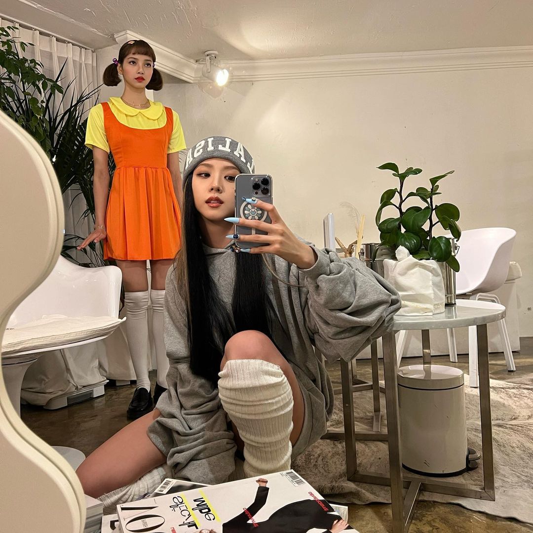 flerifyofficial's tweet photo. Lisa with her unnie, so cute💗
https://t.co/g9azjfWZ3R

#LISOO #Lisa #jisoo #Lalisa #Chaelisa #LISA #BLACKPINK #JENLISA #LatestNews #Instagram https://t.co/NBvp1sBQys