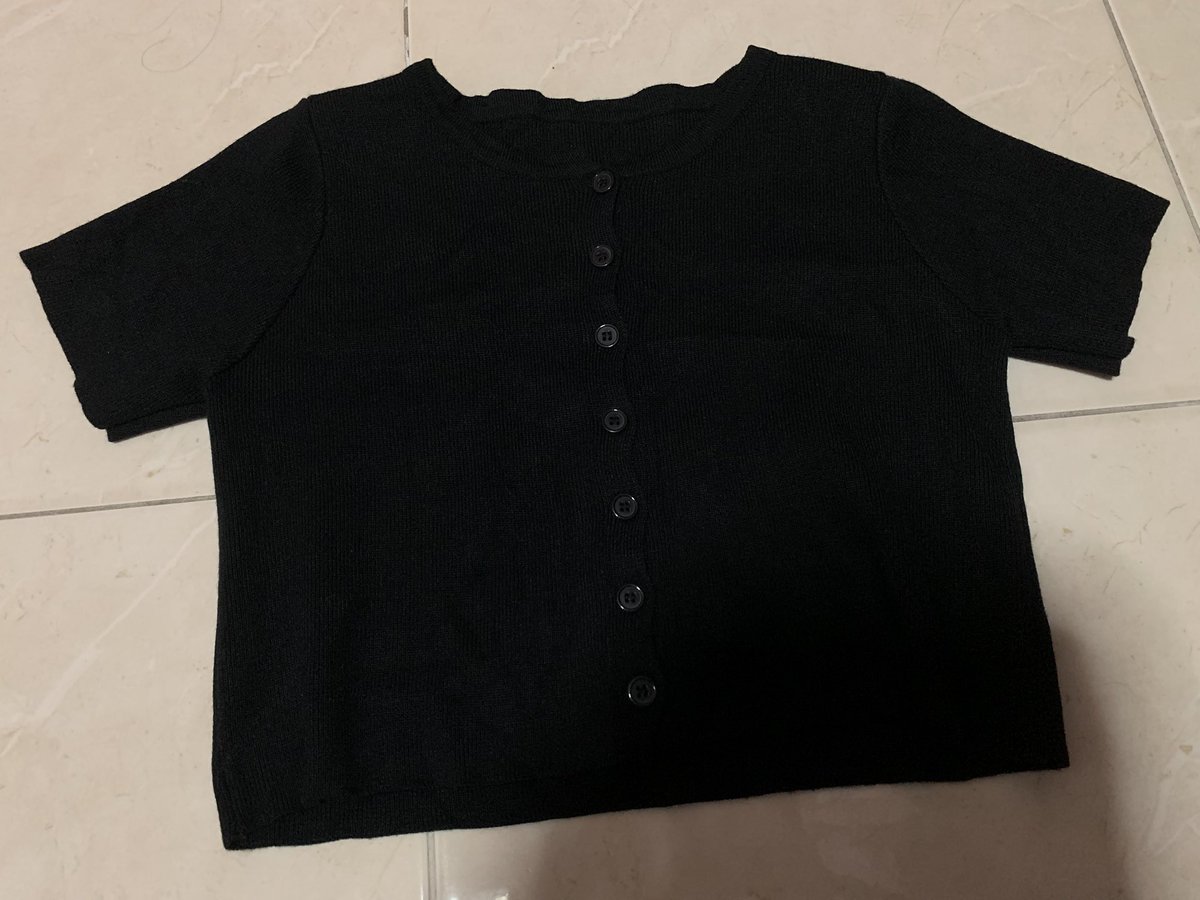 a1acy's tweet photo. ครอปขาว 60 รวมส่ง
เสื้อยืดสีครีม cintage 100 รวมส่ง
ครอปดำ 50 รวมส่ง
เสื้อยืดดำ 90 รวมส่ง https://t.co/4dCdJPvmS4