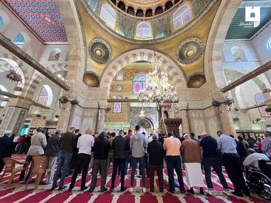 IFyou_611's tweet photo. 🇵🇸 Saat menunaikan shalat Ashar, di Masjid Al-Aqsha, hari ini. 🤍🤍🤍
#SaveAqsha
#FreePalestine ❤🇵🇸 https://t.co/KfKOrcmMOB