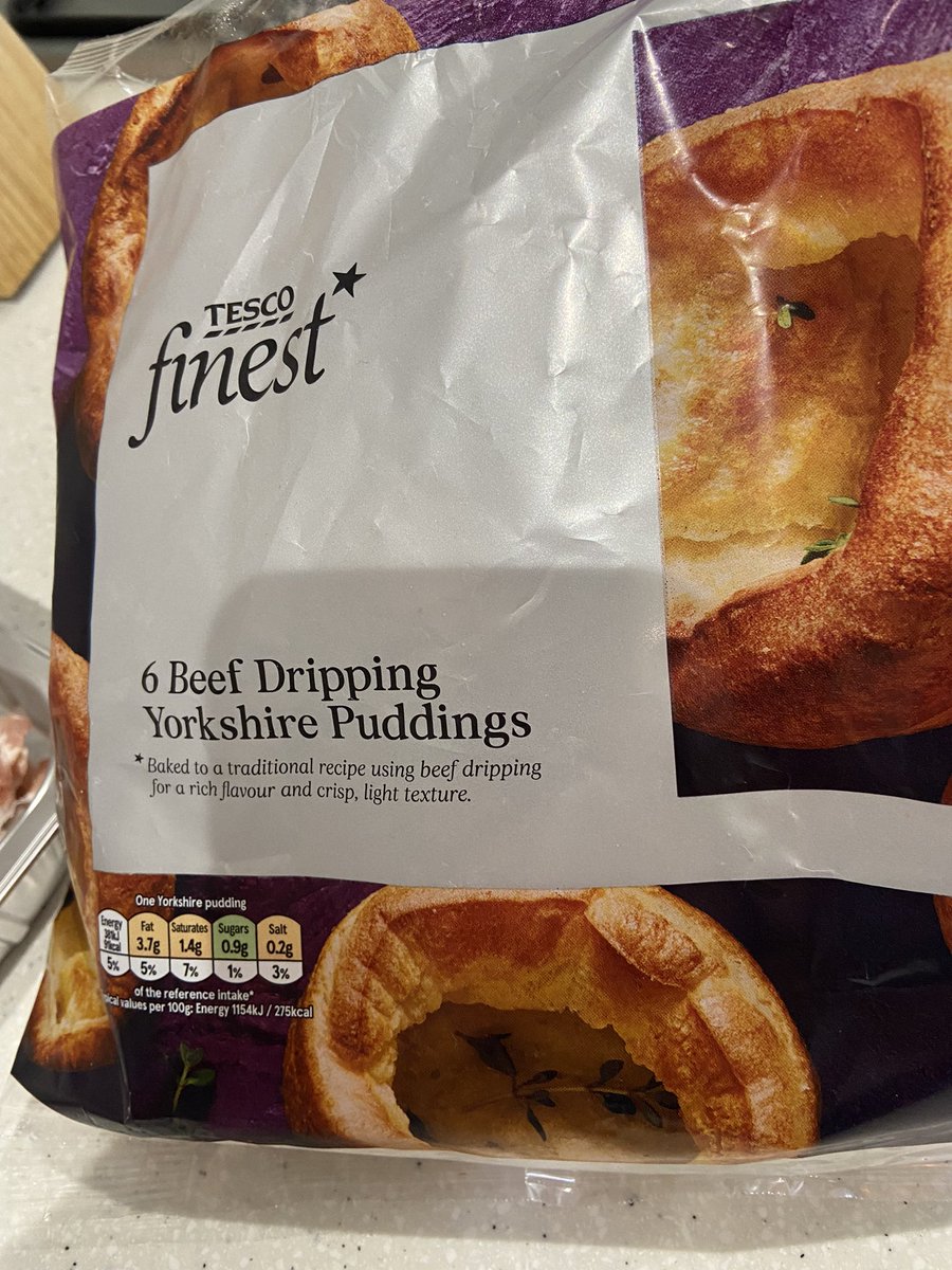 JoFreeman_x's tweet photo. @Tesco just opened my yorkshire puddings for my Sunday roast. There appears to be 3 Yorkshires missing! Please can this be looked into as there should be 6 and now I have to make my own! https://t.co/SpZHyn09BK
