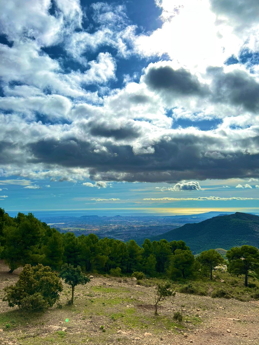 carlessoler's tweet photo. Balcó d’Alacant. Encara amb llum. #alacant #maigmo https://t.co/1x4VbN1UJf