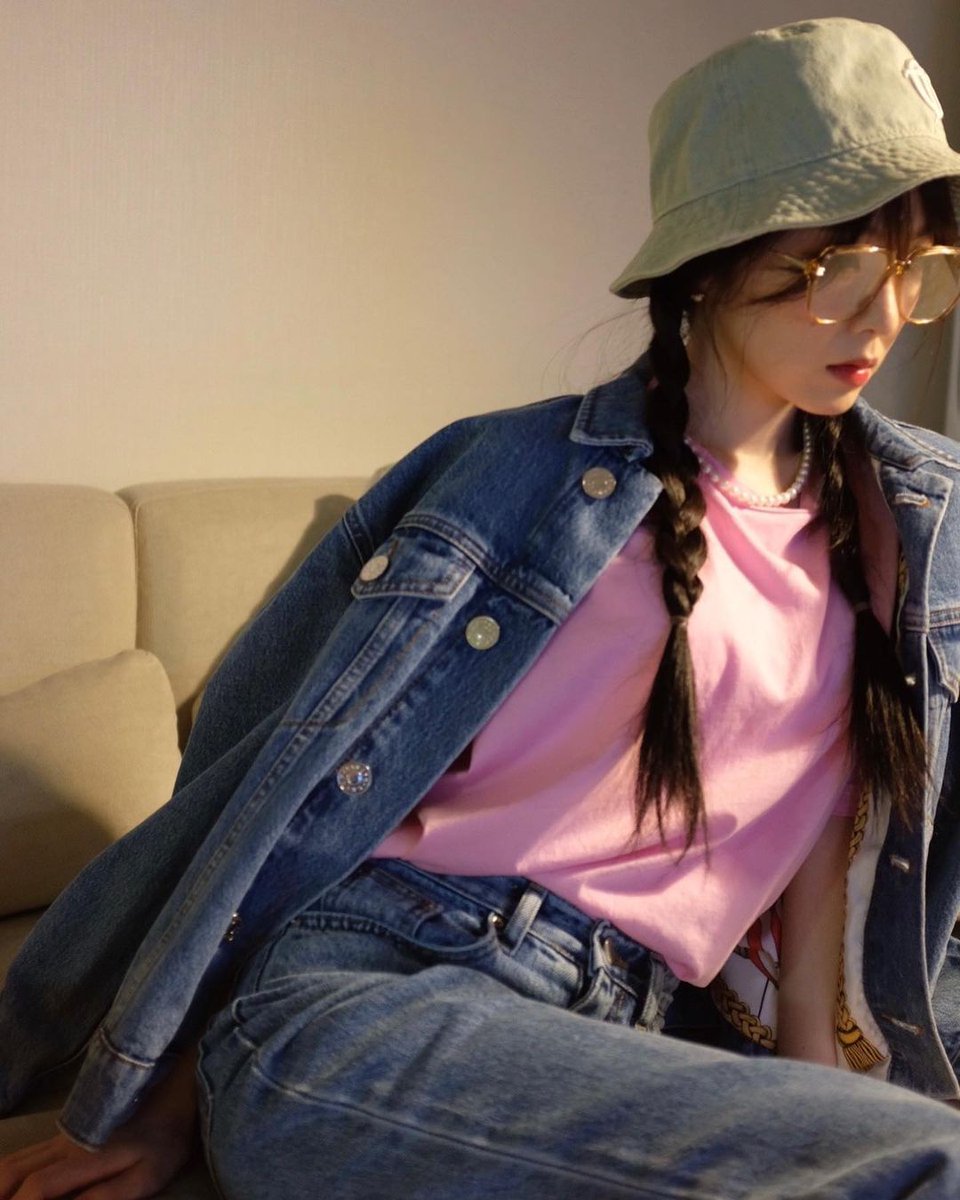 211031 ไอรีนลงรูปในอินสตาแกรม

👻(1/2)

#RedVelvet #IRENE <a href="/RVsmtown/">Red Velvet</a>