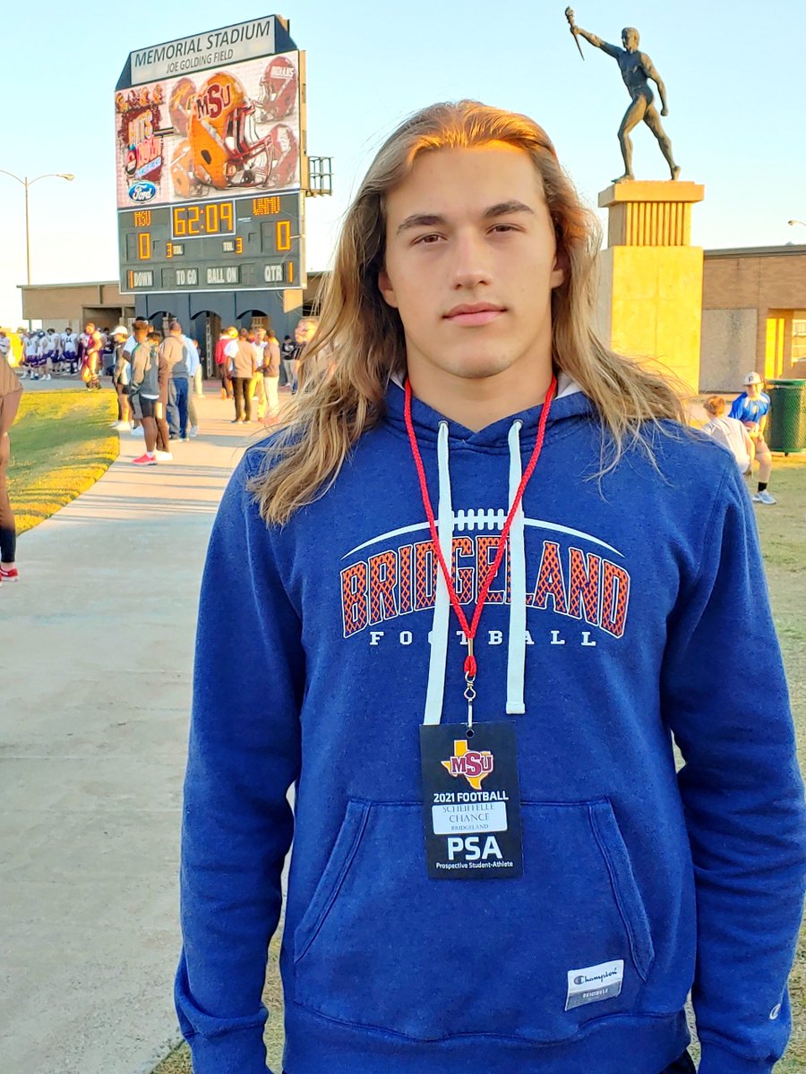 Schef14's tweet photo. Thanks Coach Graf for the invite to the game last night. It was a great game and visit. @MSUCoachGraf @CoachRaffield @blake_farris80 @BridgelandFB https://t.co/QRxNvPJ6IT
