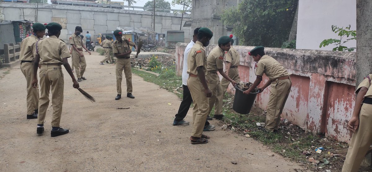 KumarTrmanas's tweet photo. #Nationalcadetcorps #OdishaDte
#CuttackGp
#CleanIndiaMovement
#NCC Cadets of BHANDARIPOKHARI GOVT. HIGH SCHOOL,BHADRAK under 7(o)BNNCC,BHADRAK,carried out cleanliness drive under #AzadiKaAmritMahotsav on
29 October 2021.
01 CTO and 48 Cadets participated
@HQ_DG_NCC
@kalinga_sagar https://t.co/r6zZeei1Bp
